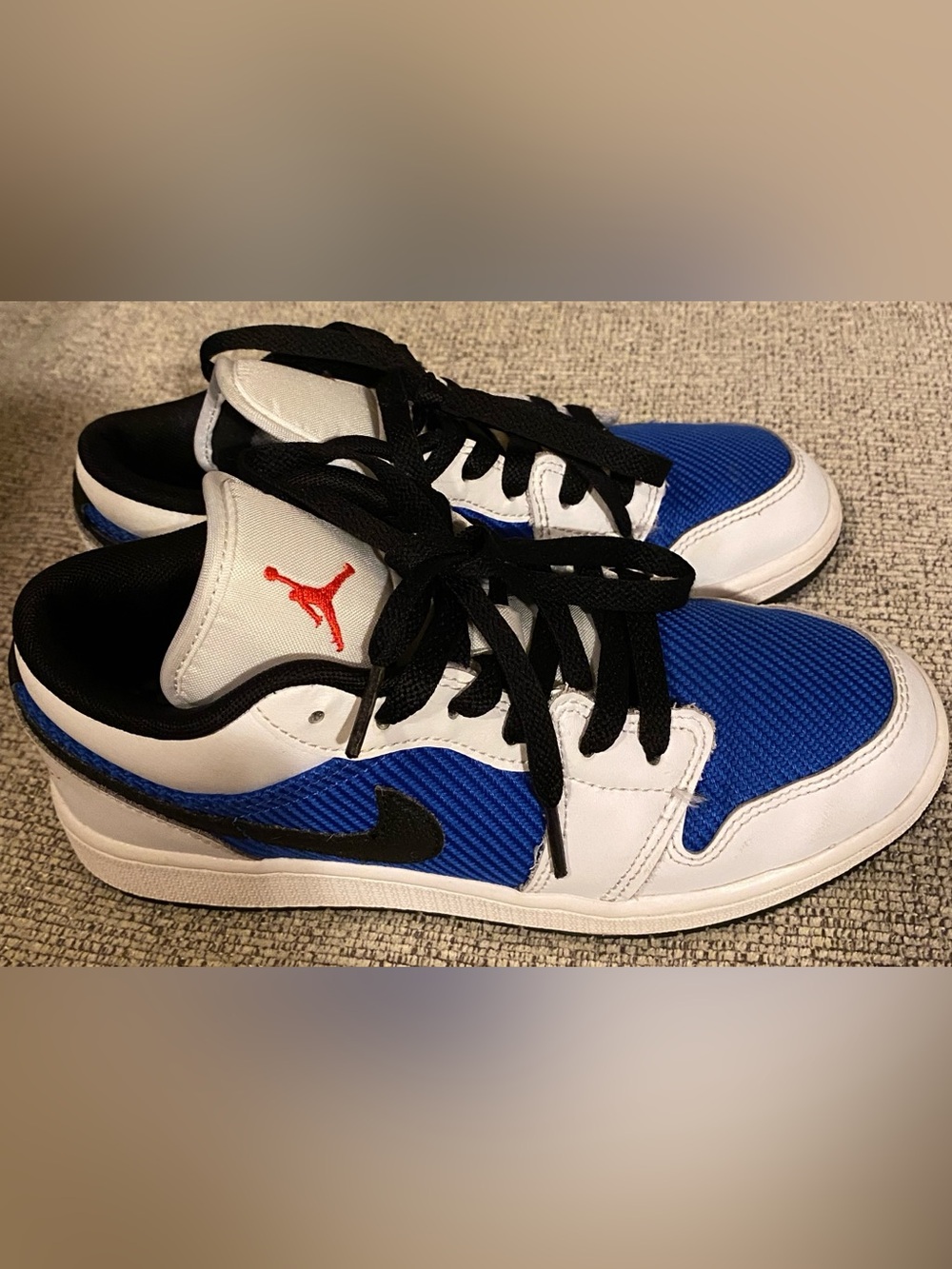 Air Jordan 1 Low
Size 3.5Y 
HQ8042-100
